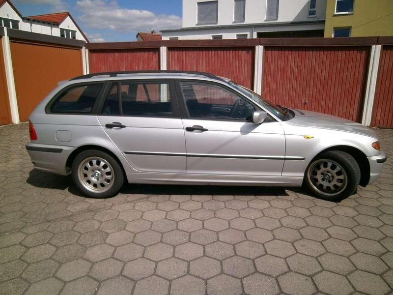 Gebraucht BMW 318 143 PS (105 kW) 2002 Grau Kombi