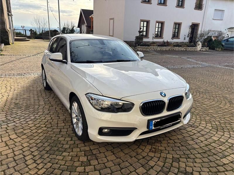 Weiß Gebraucht 2018 BMW 116 Kleinwagen | 11.590 € (Fairer Preis) - Bild 1/4
