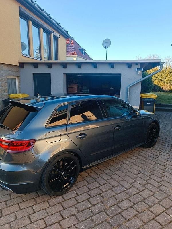 Gebraucht Audi S3 Ambiente 300 PS (220 kW) 2014 Grau Limousine