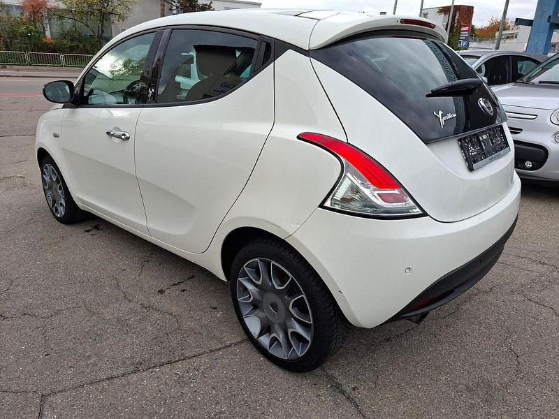 Gebraucht Lancia Ypsilon Gold 86 PS (63 kW) 2015 Weiß Kleinwagen