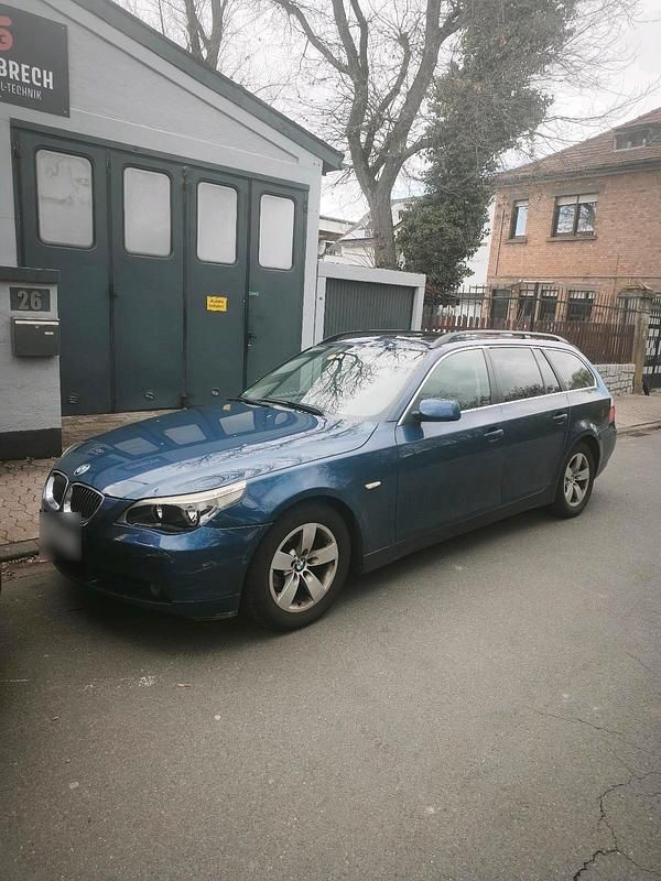 Gebraucht BMW 525 170 PS (125 kW) 2007 Blau Kombi