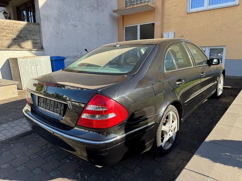 Gebraucht Mercedes E280 Elegance 177 PS (130 kW) 2004 Schwarz Limousine