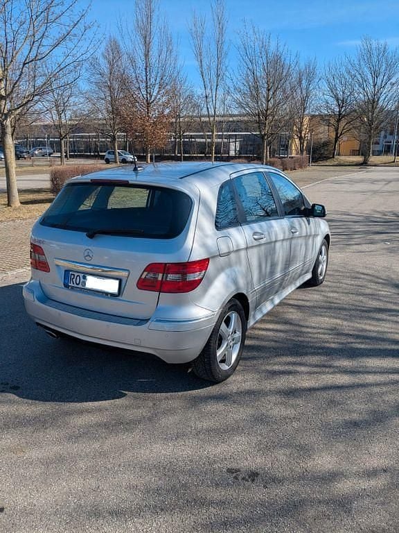 Gebraucht Mercedes B200 136 PS (100 kW) 2010 Silber Van / Kleinbus