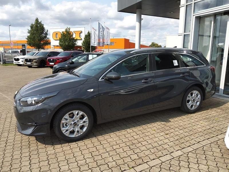 Neu Kia Ceed Sportswagon Vision 101 PS (74 kW) 2025 Pentametall metallic Kombi