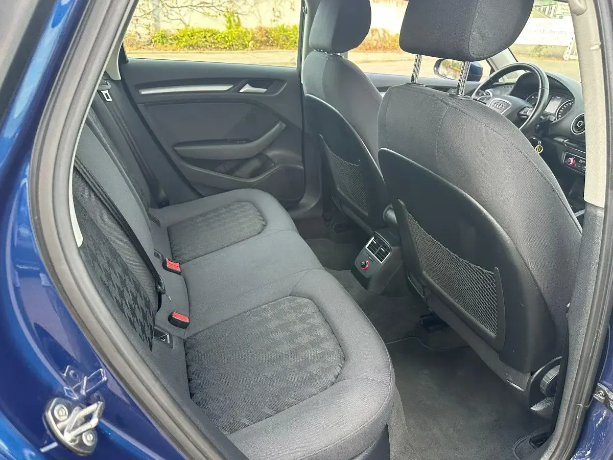 Gebraucht Audi A3 Attraction 110 PS (80 kW) 2015 Blau Limousine