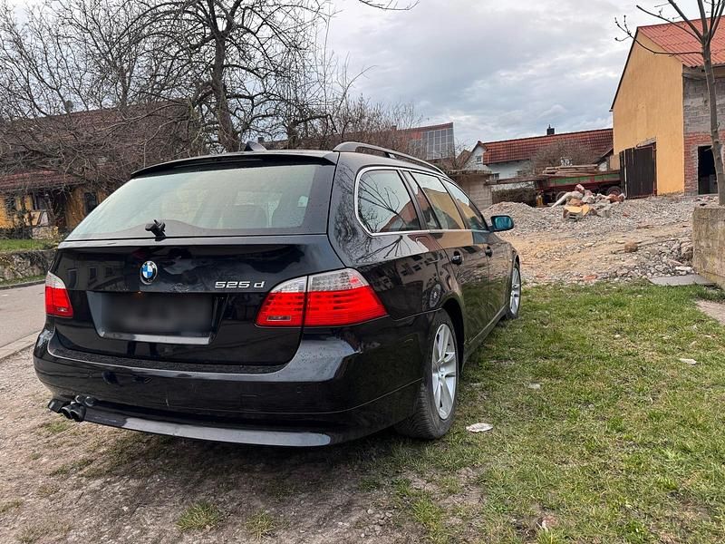 Gebraucht BMW 525 200 PS (147 kW) 2011 Schwarz Kombi