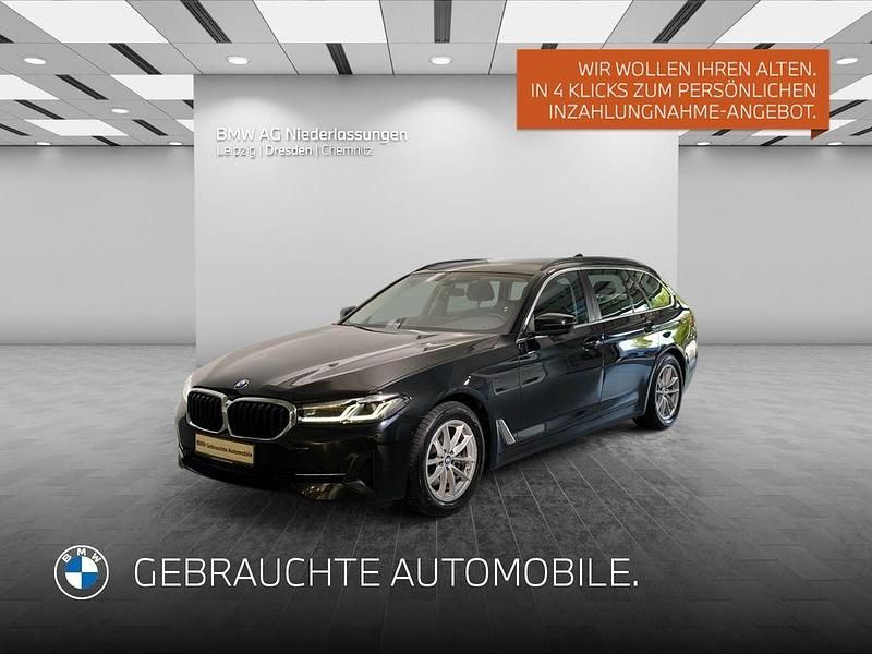 Schwarz Gebraucht 2022 BMW 520 Sport Line Kombi | 31.911 € (Superpreis) - Bild 1/4