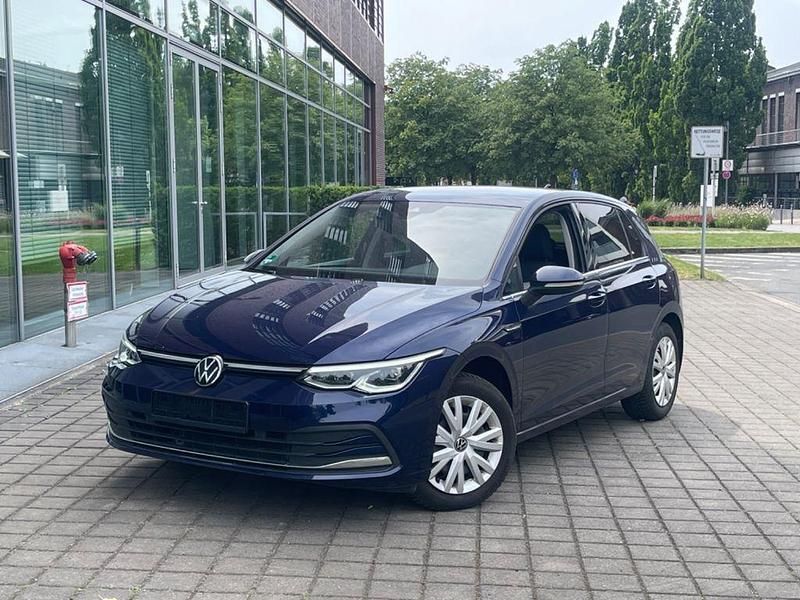 Blau Gebraucht 2021 VW Golf VIII Style Limousine | 19.100 € (Guter Preis) - Bild 1/4