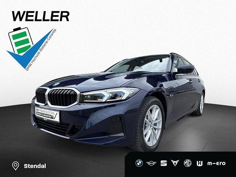 Blau Gebraucht 2023 BMW 330e Shadowline Kombi | 36.750 € (Guter Preis) - Bild 1/4