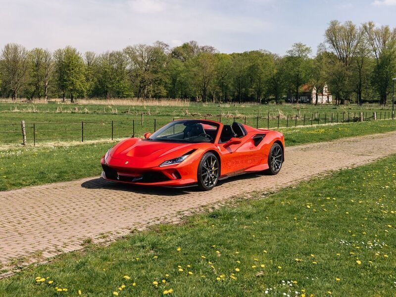 Rot Gebraucht 2021 Ferrari F8 Cabrio | 349.500 € (Teuer) - Bild 1/4