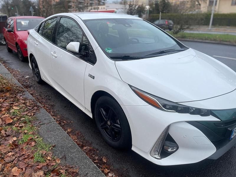 Gebraucht Toyota Prius 122 PS (89 kW) 2017 Weiß Limousine