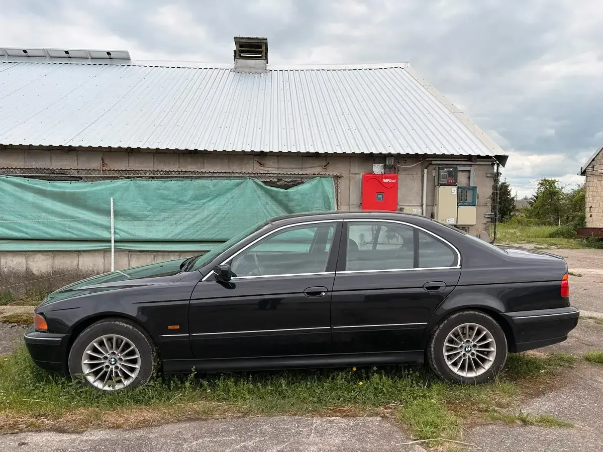 Używany BMW 520 150 KM (110 kW) 1998 Czarny Sedan/Limuzyna