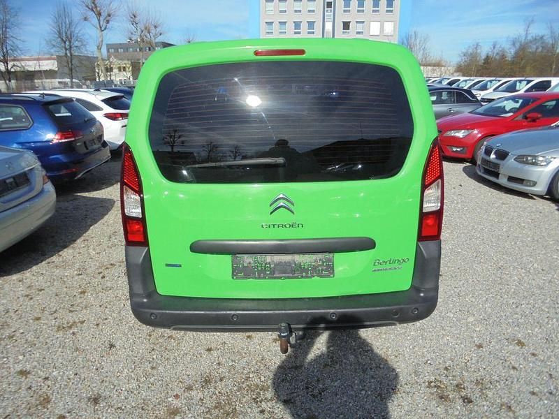 Gebraucht Citroën Berlingo SELECTION 120 PS (88 kW) 2015 Grün Van / Kleinbus