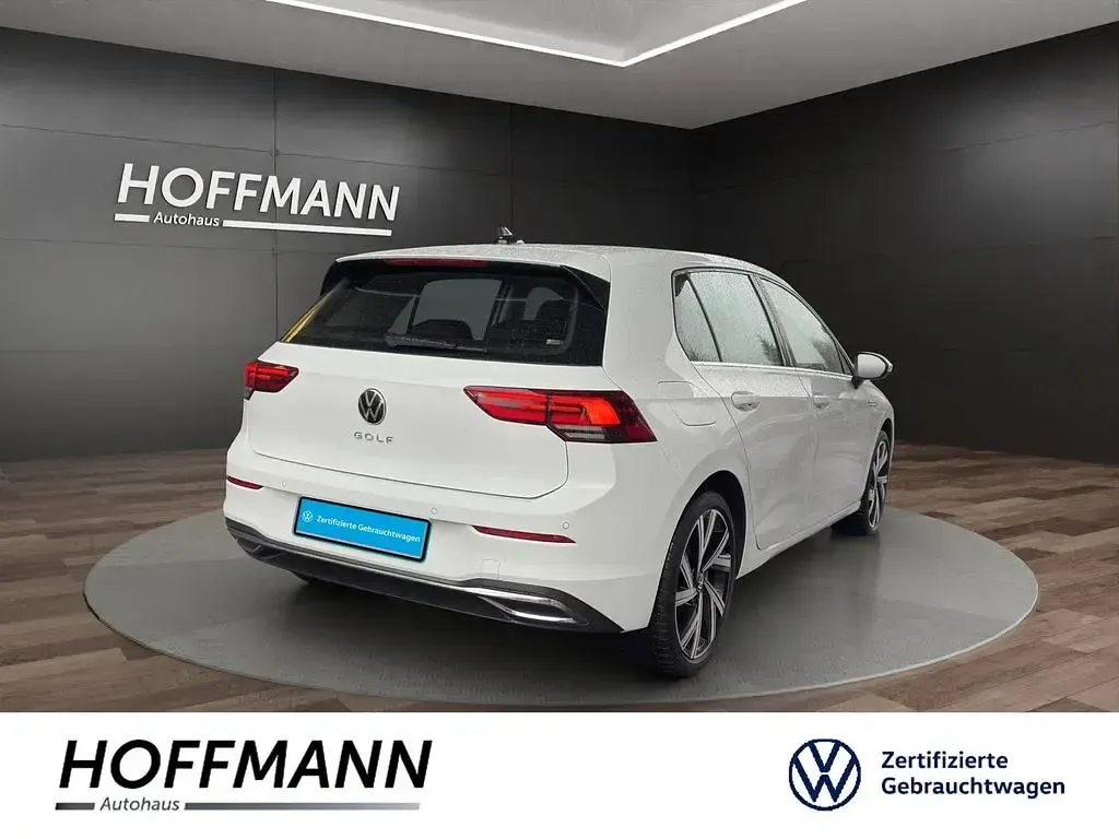Gebraucht VW Golf VIII Style 150 PS (110 kW) 2022 Weiß Limousine