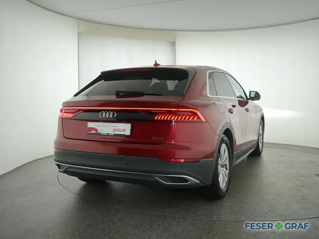 Gebraucht Audi Q8 Ambiente 286 PS (210 kW) 2023 Matadorrot metallic SUV