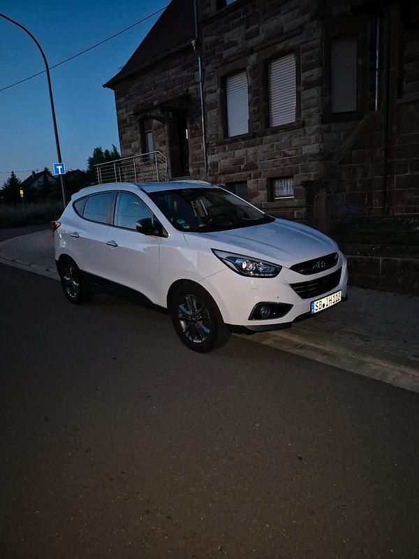 Weiß Gebraucht 2015 Hyundai ix35 SUV | 9.600 € (Guter Preis) - Bild 1/4