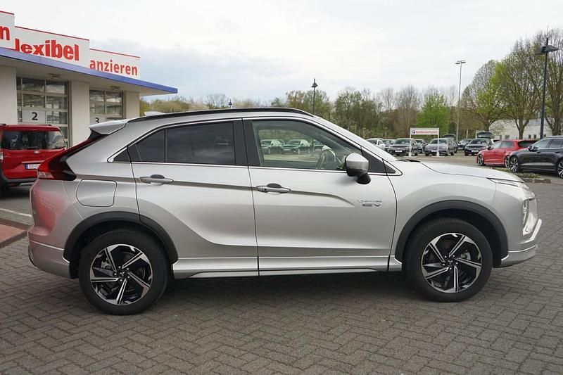 Gebraucht Mitsubishi Eclipse Cross Plus 188 PS (138 kW) 2022 Silber SUV