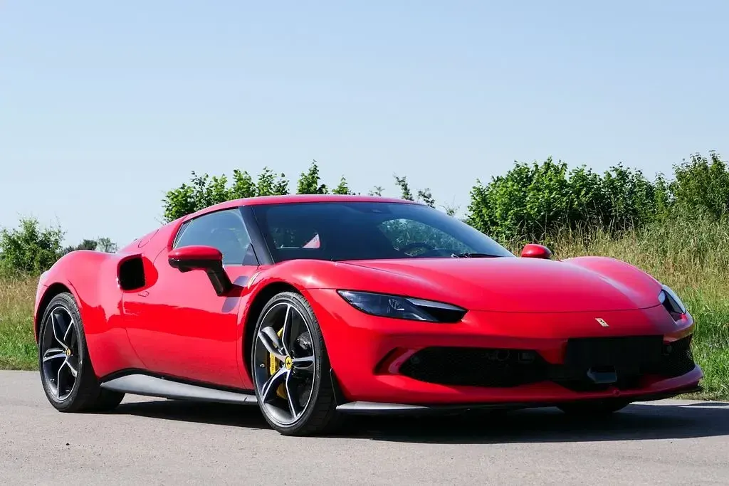 Gebraucht Ferrari 296 829 PS (609 kW) 2023 Rot Coupé