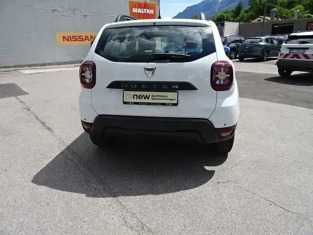 Używany Dacia Duster Expression 101 KM (74 kW) 2021 Biały SUV