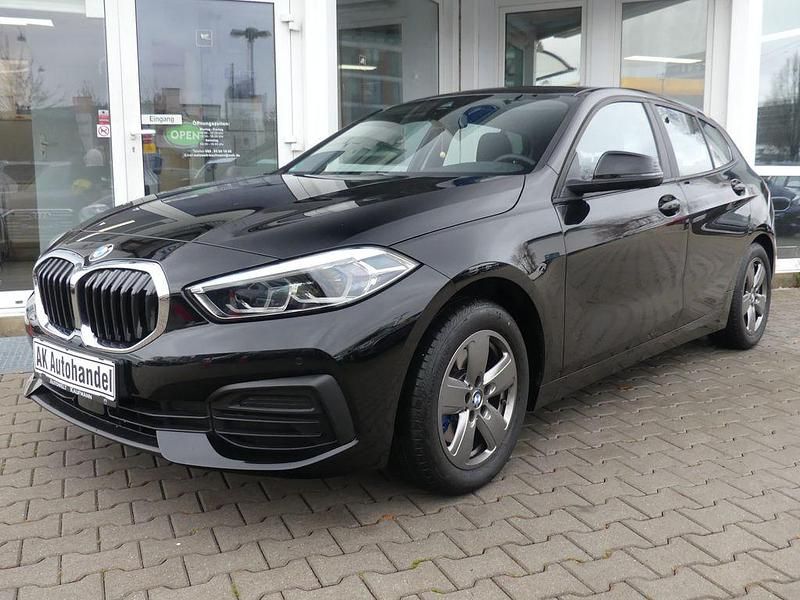 Schwarz Gebraucht 2022 BMW 118 Advantage Kleinwagen | 19.990 € (Fairer Preis) - Bild 1/4