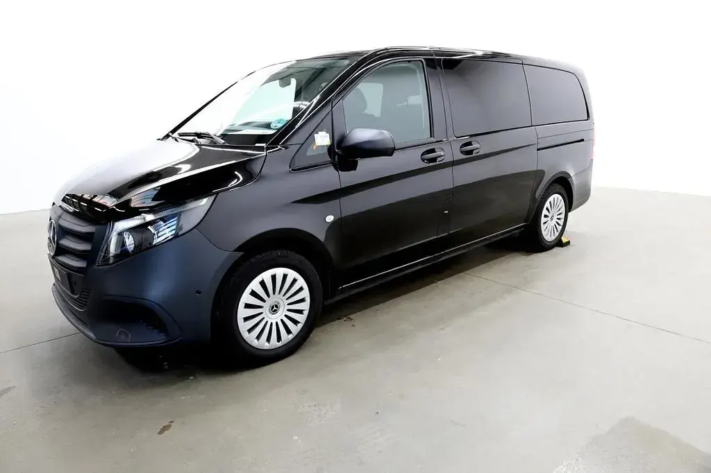 Gebraucht Mercedes Vito 163 PS (119 kW) 2025 Obsidianschwarz Van