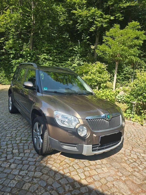Braun Gebraucht 2011 Skoda Yeti Ambition SUV | 3.600 € (Fairer Preis) - Bild 1/4
