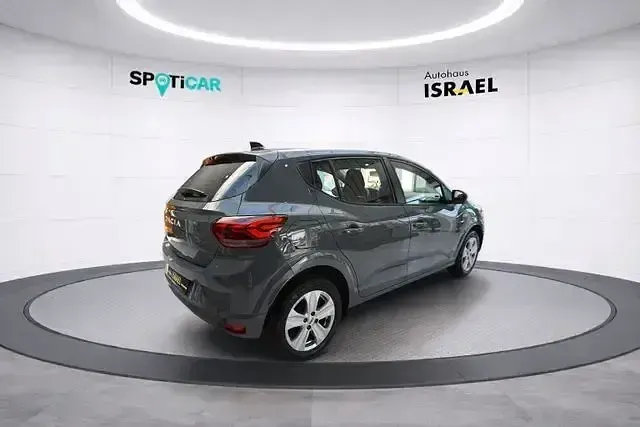 Używany Dacia Sandero Expression 91 KM (66 kW) 2023 Szary Sedan/Limuzyna
