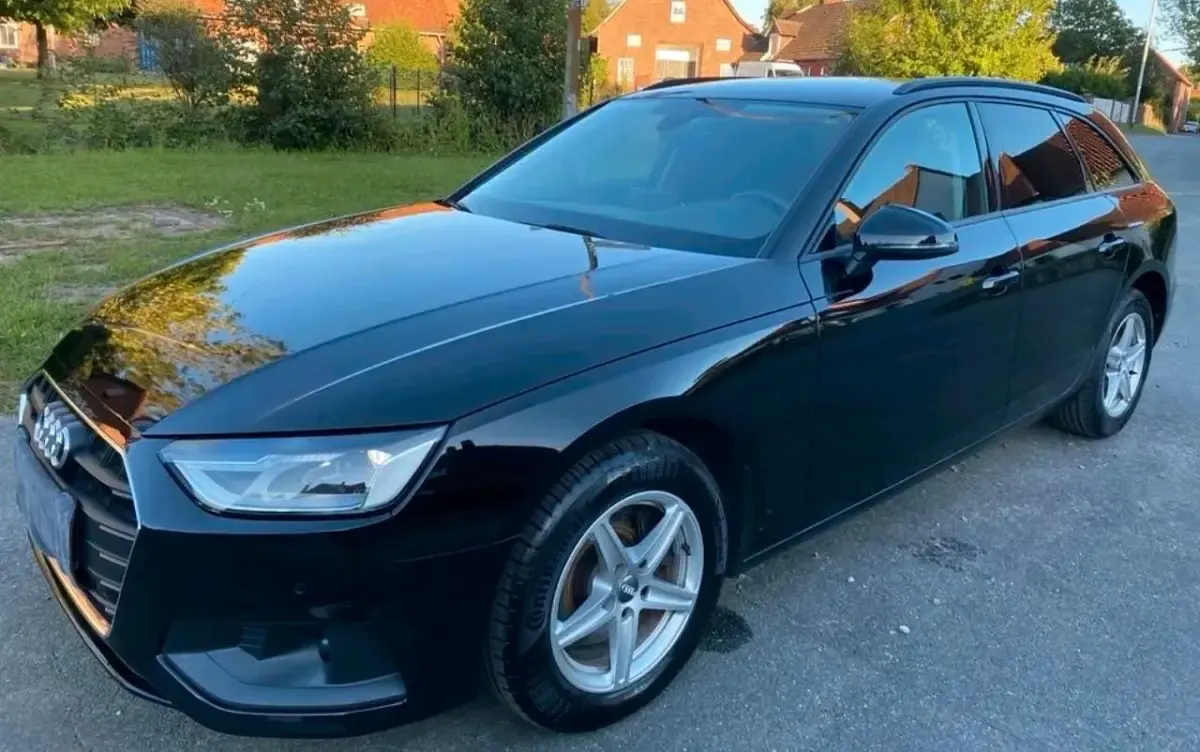 Gebraucht Audi A4 Advanced 163 PS (119 kW) 2020 Schwarz Kombi
