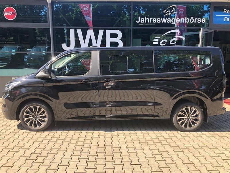 Schwarz Neu 2025 Ford Tourneo Titanium Van / Kleinbus | 61.666 € (Fairer Preis) - Bild 1/4