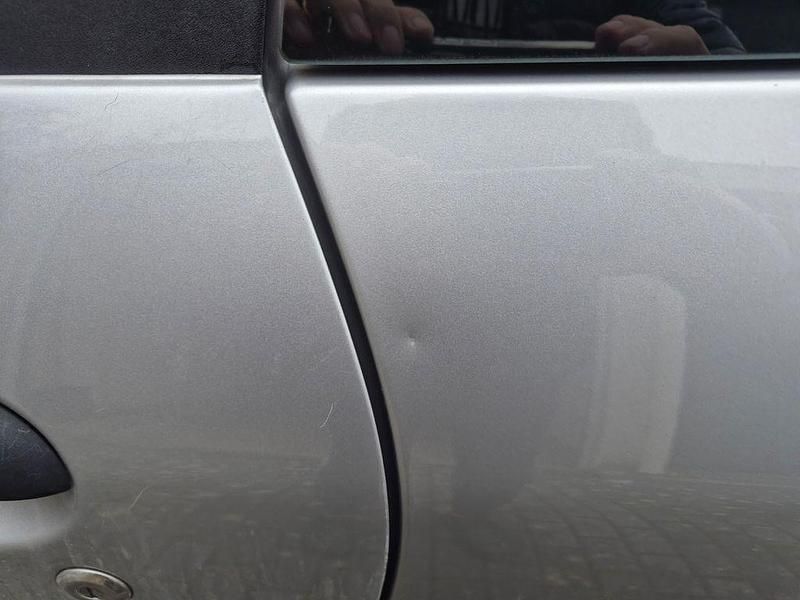 Gebraucht Peugeot 206 Style 60 PS (44 kW) 2001 Silber Limousine