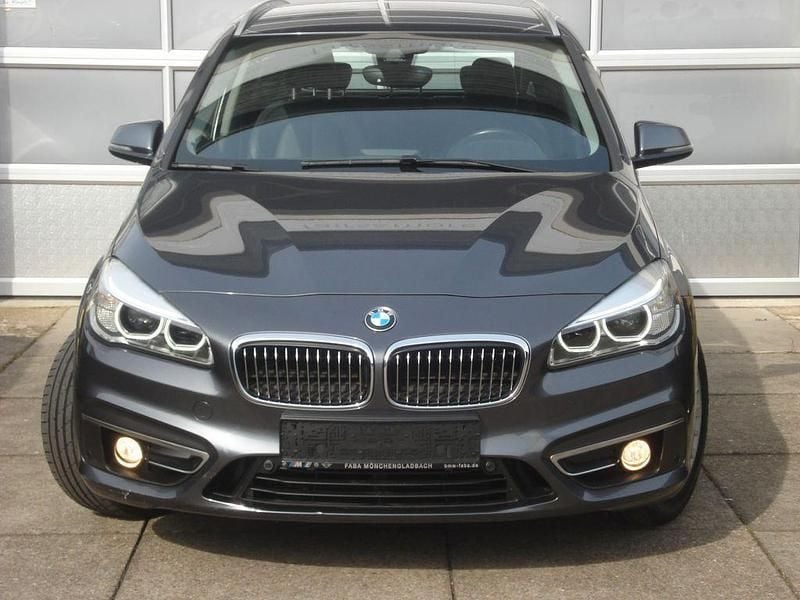 Grau Gebraucht 2018 BMW 220 Active Tourer Sport Line Van / Kleinbus | 15.250 € (Guter Preis) - Bild 1/4