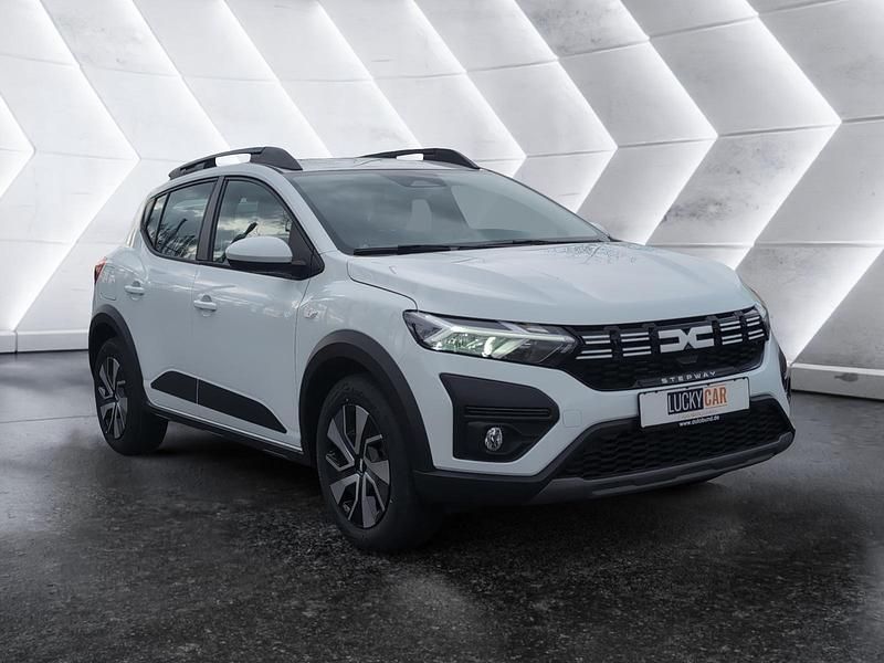 Neu Dacia Sandero Expression 91 PS (66 kW) 2025 Gletscherweiss Kleinwagen