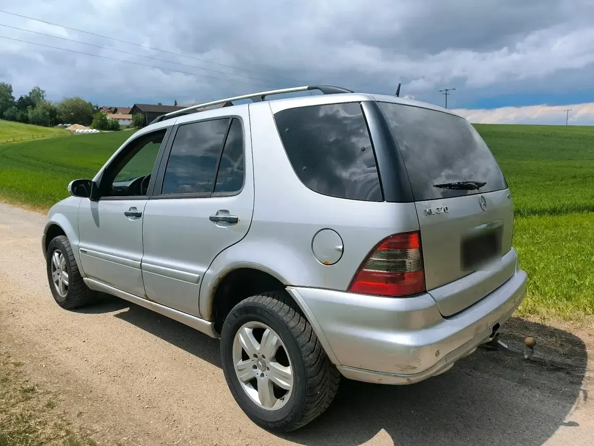 Gebraucht Mercedes ML270 Edition 163 PS (119 kW) 2005 Silber SUV