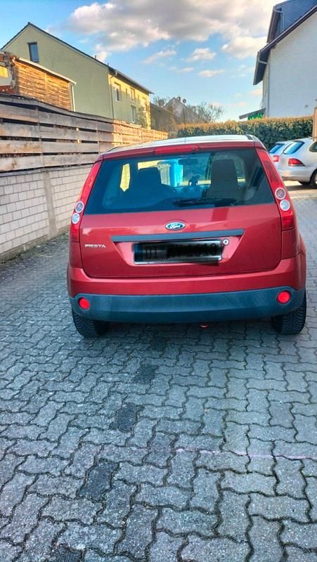 Usata Ford Fiesta 70 CV (51 kW) 2006 Arancione Utilitaria