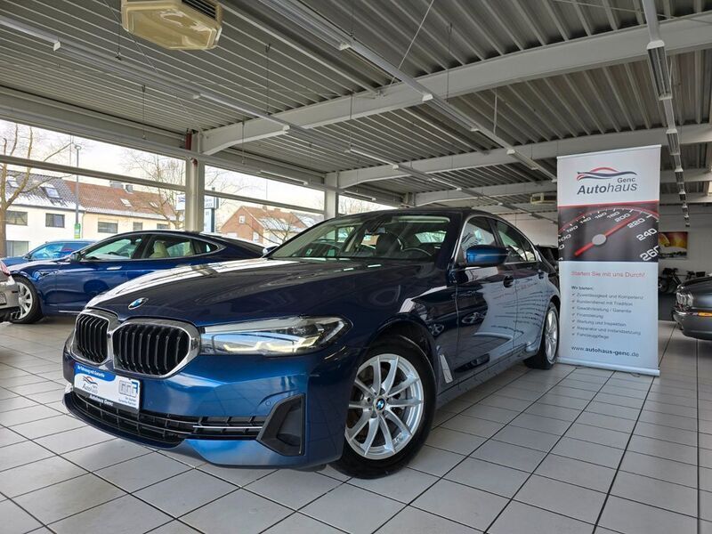 Blau Gebraucht 2021 BMW 520 Sport Line Limousine | 31.900 € (Teuer) - Bild 1/4