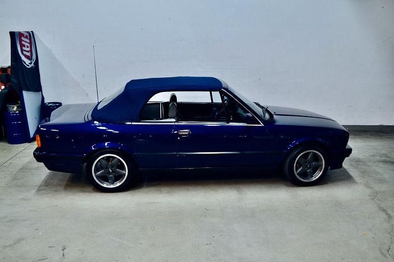 Gebraucht BMW 325 Cabriolet Performance 170 PS (125 kW) 1991 Blau Cabrio