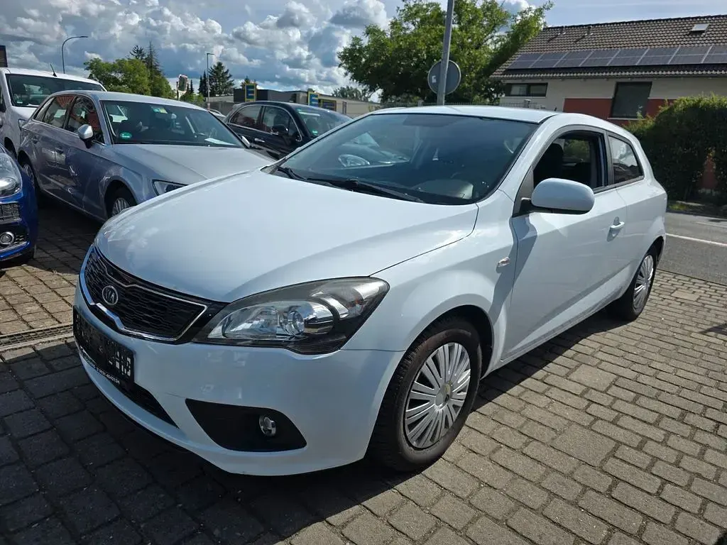 Gebraucht Kia Ceed 116 PS (85 kW) 2012 Weiß Kleinwagen