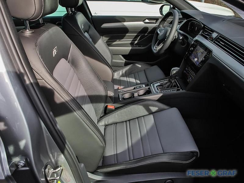 Gebraucht VW Passat Elegance 200 PS (147 kW) 2023 Pyrit silber metallic Kombi