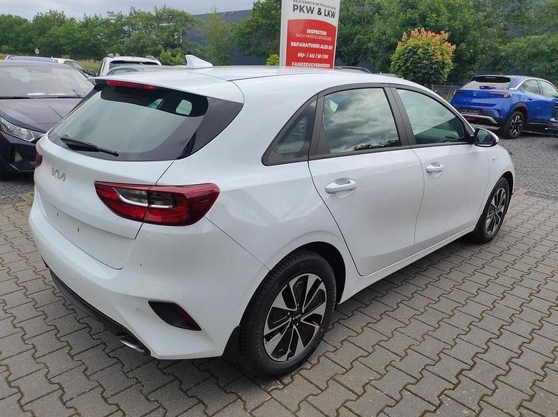 Nowe Kia Ceed 140 KM (102 kW) 2026 Biały Hatchback