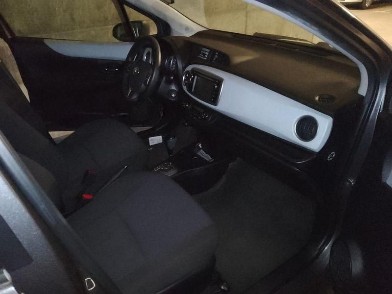 Gebraucht Toyota Yaris Multidrive S 75 PS (55 kW) 2013 Grau Limousine