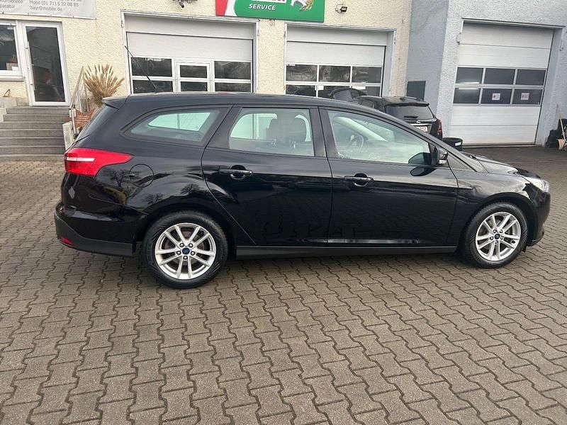 Gebraucht Ford Focus Business Edition 125 PS (91 kW) 2016 Schwarz Kombi