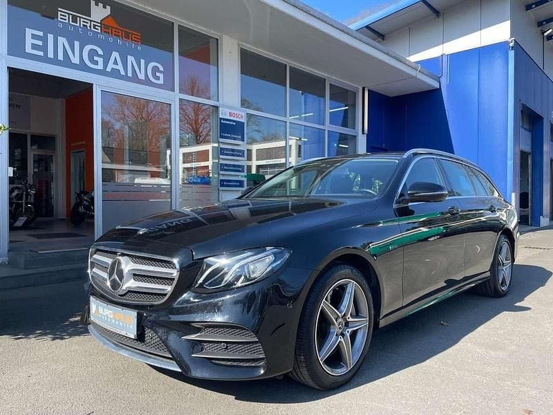 Ung. schwarz unilack Gebraucht 2019 Mercedes E300 AMG line Kombi | 31.900 € (Fairer Preis) - Bild 1/3