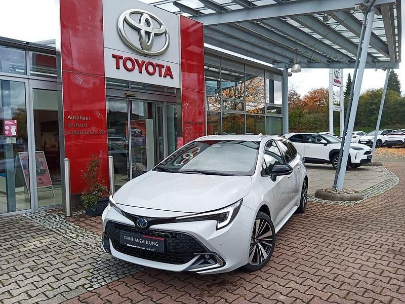 Grau Neu 2025 Toyota Corolla Kombi | 38.908 € (Teuer) - Bild 1/4