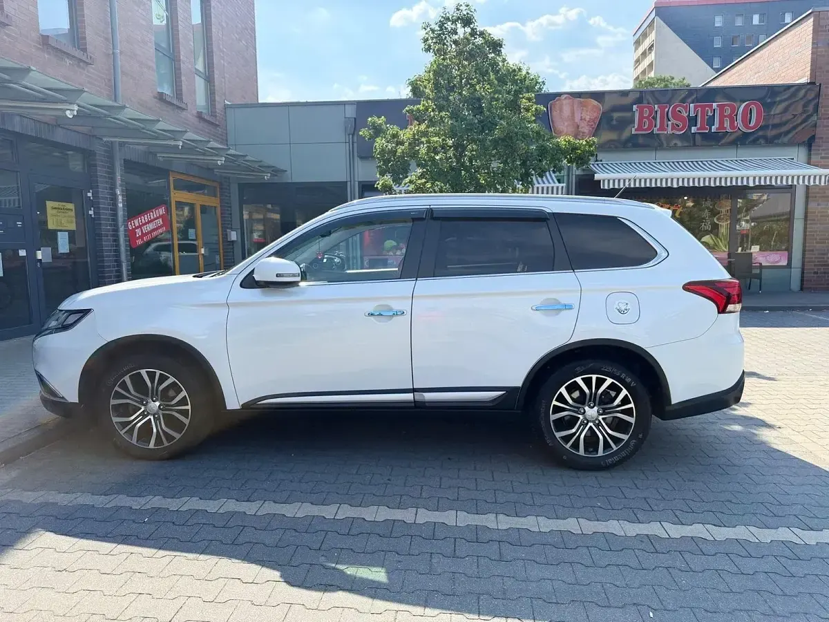 Gebraucht Mitsubishi Outlander 150 PS (110 kW) 2015 Weiß SUV