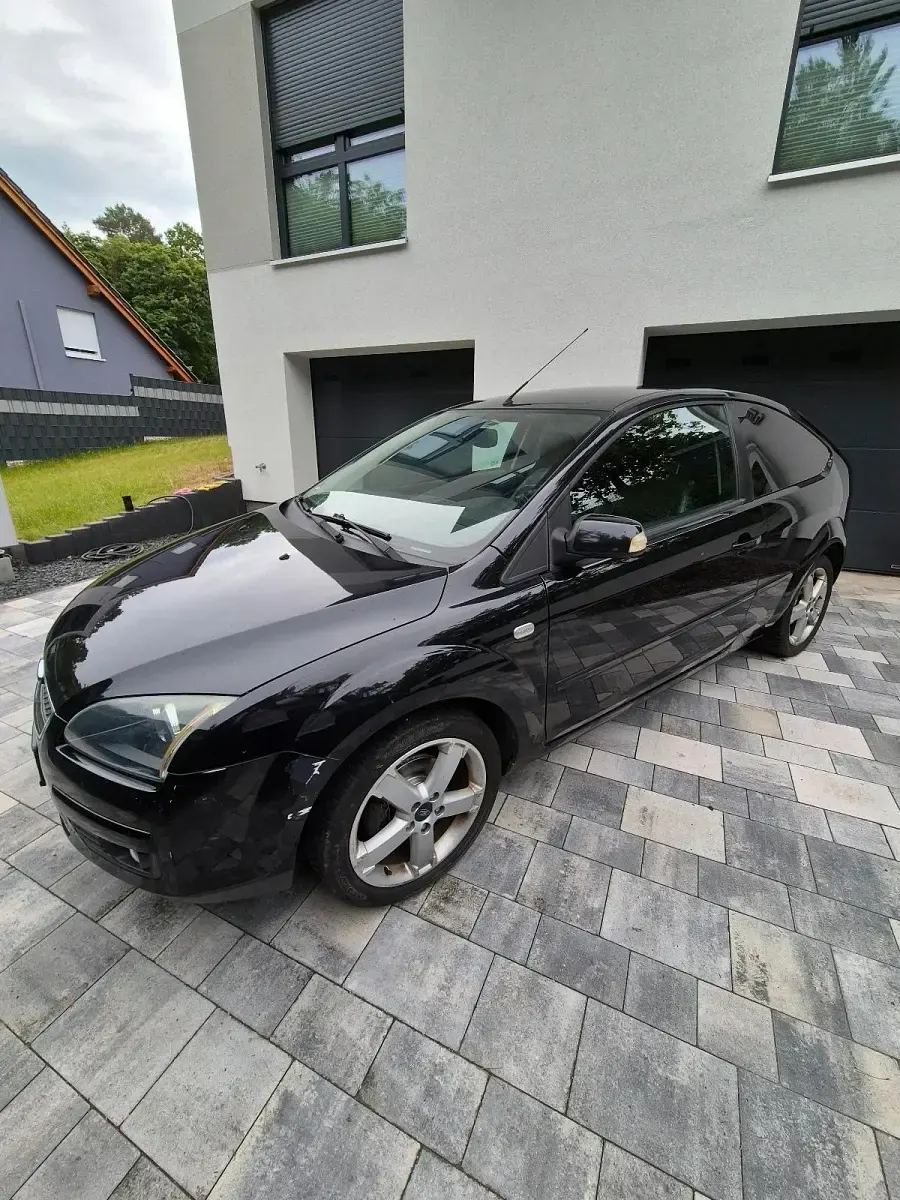 Gebraucht Ford Focus 125 PS (91 kW) 2007 Schwarz Kleinwagen