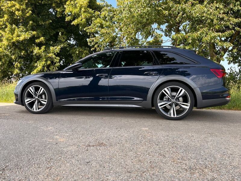 Blau Gebraucht 2024 Audi A6 Allroad Ambiente Kombi | 57.450 € (Fairer Preis) - Bild 1/4