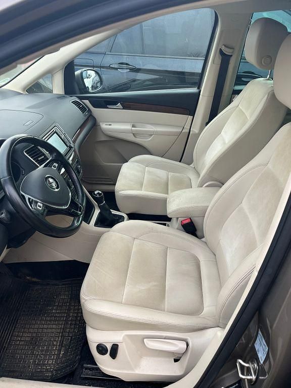 Gebraucht VW Sharan Highline 184 PS (135 kW) 2016 Gold Van / Kleinbus