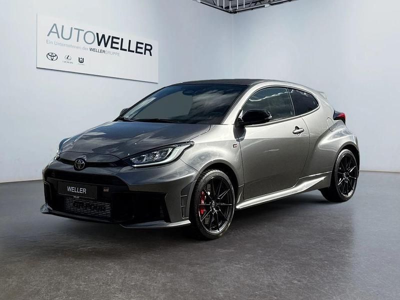 Silber Neu 2025 Toyota Yaris Plus Kleinwagen | 49.990 € (Teuer) - Bild 1/3