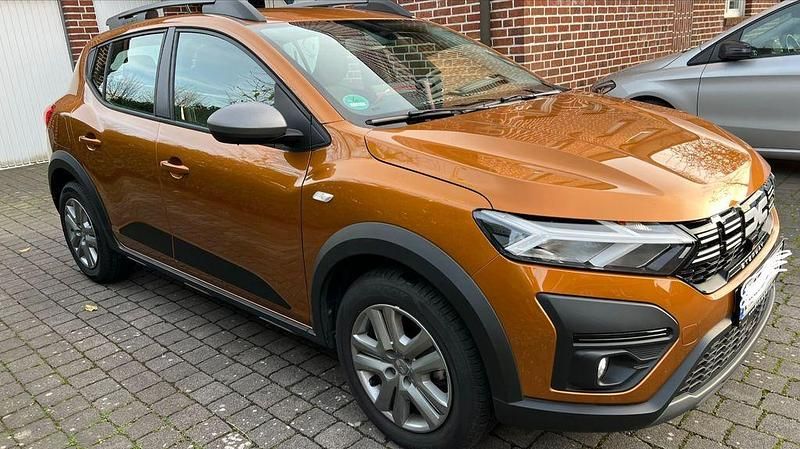 Gebraucht Dacia Sandero Expression 91 PS (66 kW) 2023 Orange Limousine