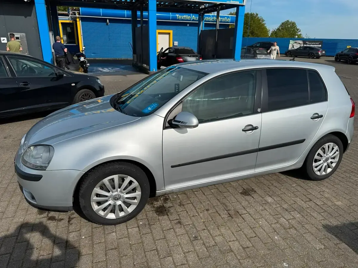 Gebraucht VW Golf V 115 PS (84 kW) 2004 Silber Kleinwagen
